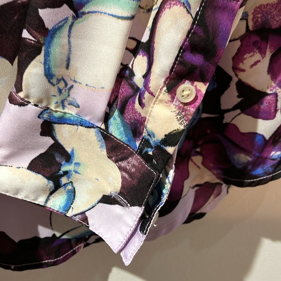 EUC Banana Republic floral button down blouse | Size XS - Picture 4 of 8